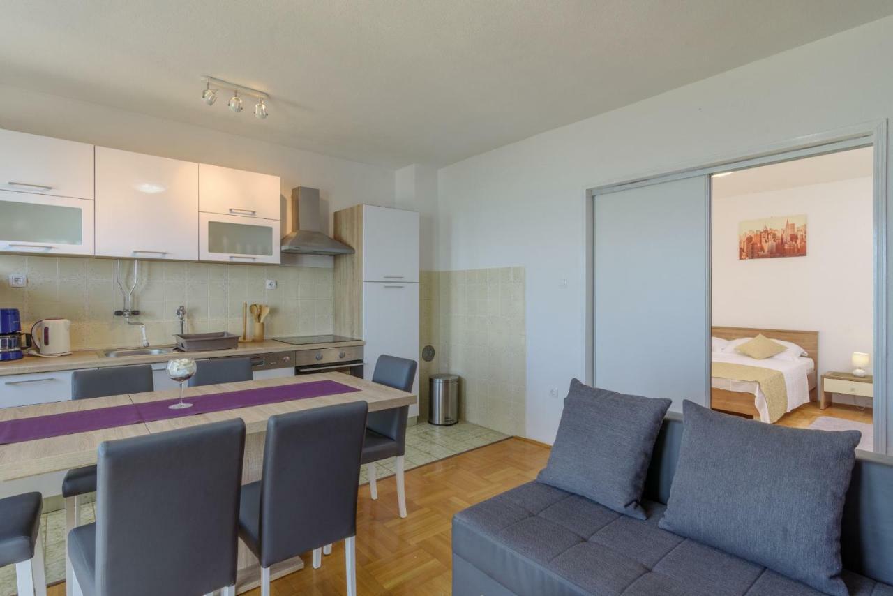 Renic Apartmani Kaštela Екстериор снимка