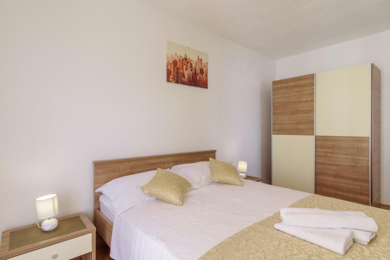 Renic Apartmani Kaštela Екстериор снимка