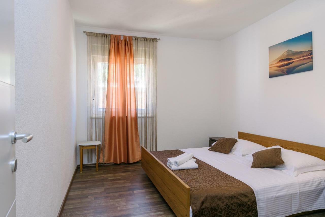Renic Apartmani Kaštela Екстериор снимка